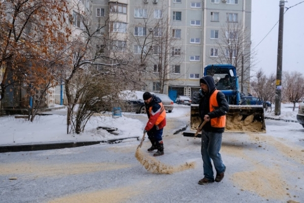 В Волгоградской области завели дела на 19 УК из-за льда во дворах