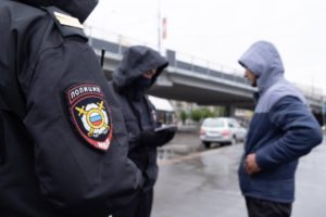 В Волгоградской области задержали 19-летнего сообщника мошенников