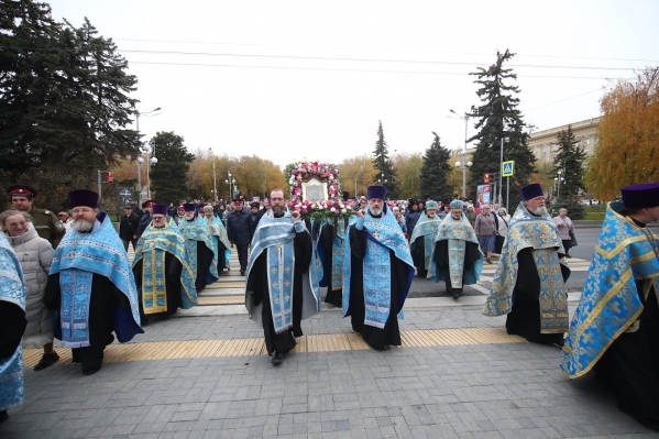 В Волгограде состоялся  крестный ход в честь Казанской иконы Божьей Матери