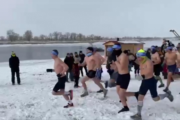 В Волгоградской области прошел зимний праздник здоровья «МоржеРан»