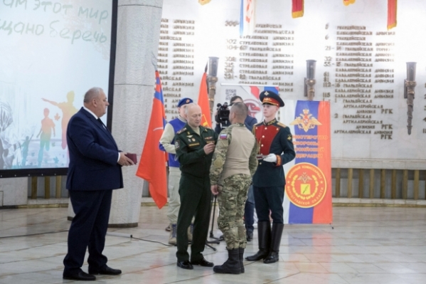 Семь отличившихся в СВО волгоградцев получили госнаграды и подарки от губернатора