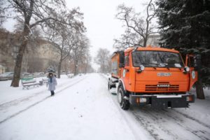 На трассах Волгоградской области круглосуточно дежурят 79 спецмашин