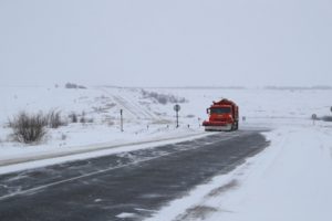 Дорожная техника продолжает непрерывное дежурство в Волгоградской области