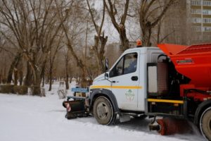 В Волгограде на уборку улиц от снега вышли 67 единиц спецтехники