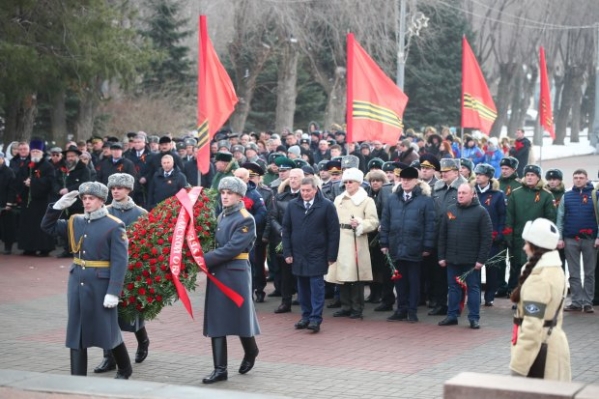 В Волгоградской области жители и гости города почтили память защитников Отечества