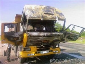 В Волгоградской области горел грузовик