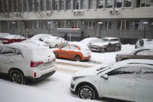 Волгоградские водители получают уведомления о брошенных во дворах автомобилях