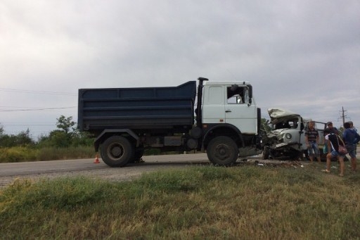 Один погиб и четверо пострадали в двойном ДТП в Волгограде