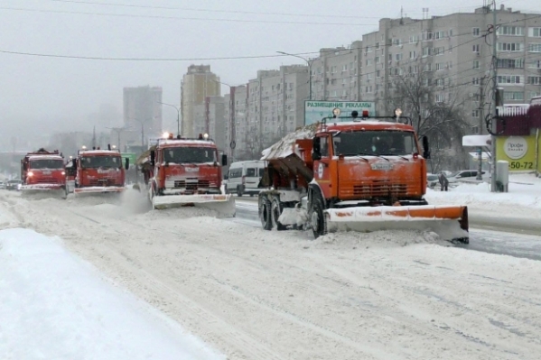 Для расчистки волгоградских дорог привлекли 800 единиц спецтехники