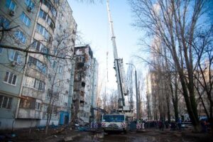 Жильцы ещё 19 квартир вывозят вещи из взорванного дома в Волгограде