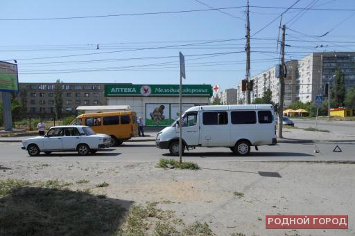 62-летняя пассажирка пострадала в ДТП с маршруткой в Волгограде