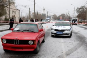 Против водителя, напавшего на полицейских в Волгограде, возбудили дело