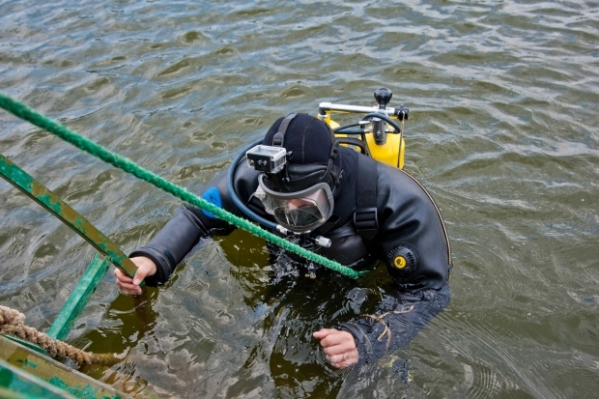 В Волгограде со дна водохранилища подняли тело пожилого рыбака