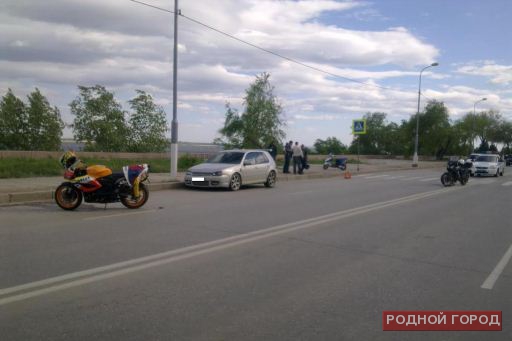 В Волгограде в двойном ДТП пострадала женщина-мотоциклист