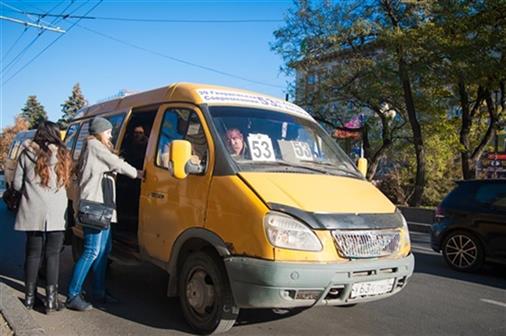 Почему маршрутчики не пускают мужчин на переднее сиденье?