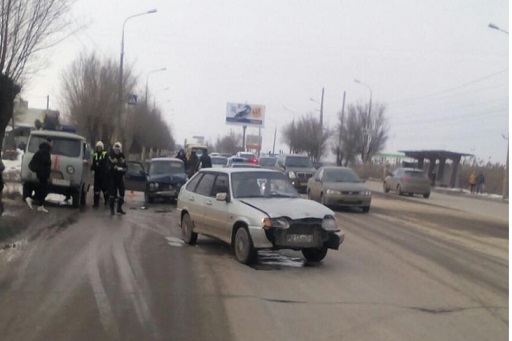 В ДТП на юге Волгограда пострадали два человека