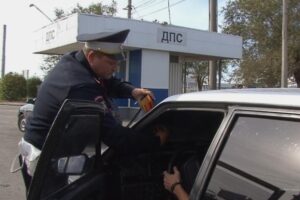 За три часа 40 водителей Волгограда попрощались с тонировкой