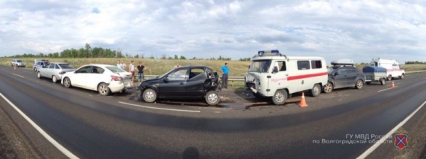 Под Волгоградом в столкновении пяти авто пострадали 4 человека