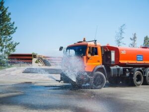 Из-за жары улицы Волгограда стали чаще поливать водой