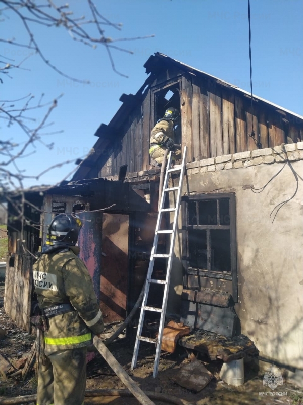 В пожаре под Волгоградом пострадали несколько человек