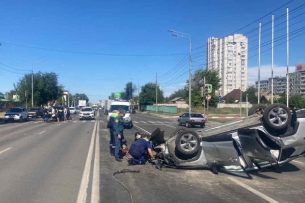 В Волгограде кроссовер «Тойота» перевернулся от удара с «Лексусом»