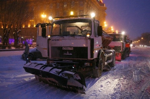 За ночь на дорогах Волгограда отсыпано 195 тонн реагента