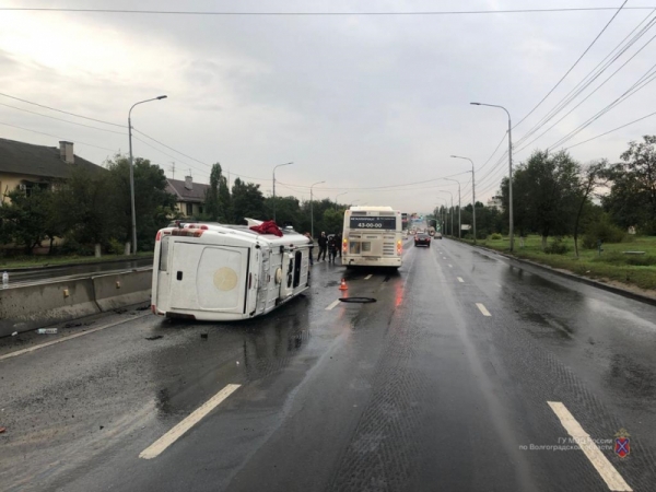 В Волгограде в ДТП с двумя автобусами пострадал 36-летний мужчина