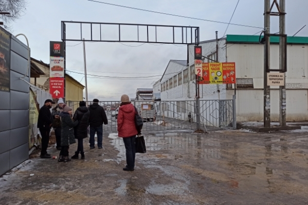 Пожар на вещевом рынке в Волгограде полностью ликвидирован