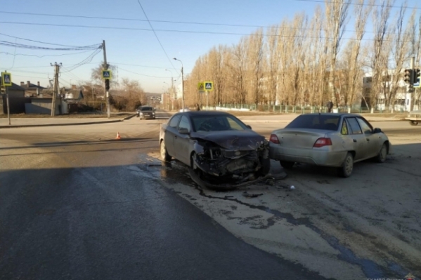 В Волгограде в тройном ДТП пострадала 57-летняя пассажирка