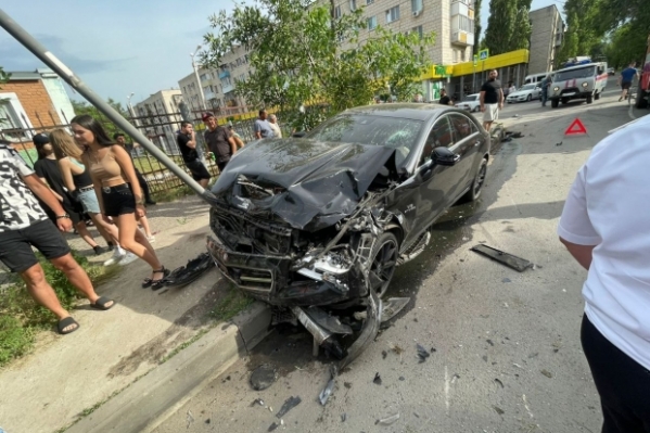 Семья пострадала в страшном ДТП в Красноармейском районе Волгограда