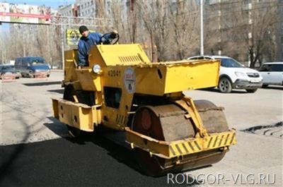 В Волгограде ямочный ремонт дорог закончат к 1 мая