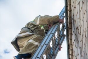 Следователи установят причину смертей при пожаре в Волгоградской области