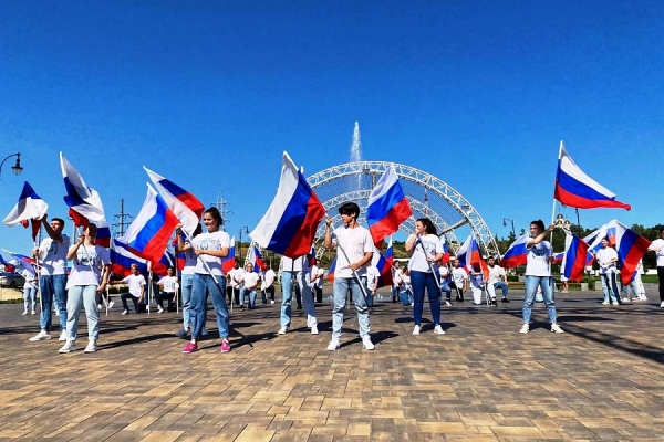 День Российского флага празднуется в Волгограде и области