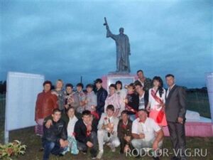 В Еланском районе школьники отдали дань памяти погибшим воинам