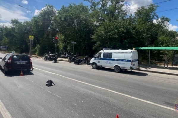 В Волгограде из-за ДТП 2 мотоциклиста попали в больницу