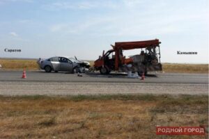 Доцент на Chevrolet врезался в разметочную машину под Волгоградом