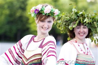 В Быковском районе День Святой Троицы отметили хороводом и футбольным матчем