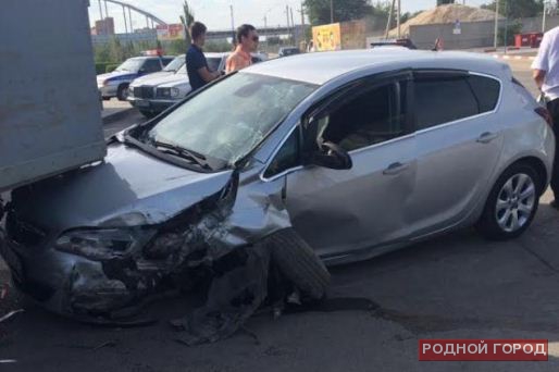 На юге Волгограда в тройном ДТП пострадала новорождённая