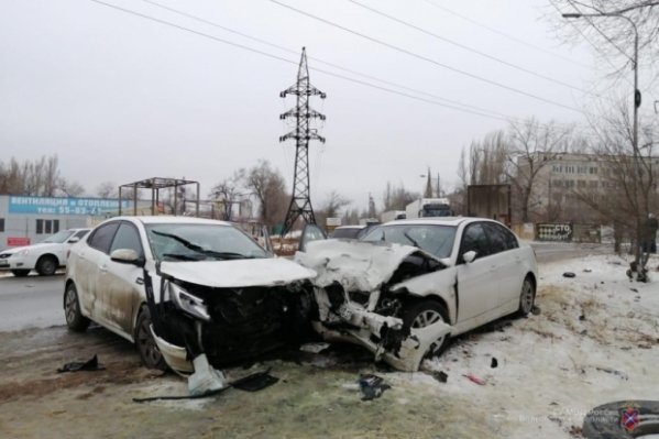 Четверо пострадали при ДТП в Волгограде