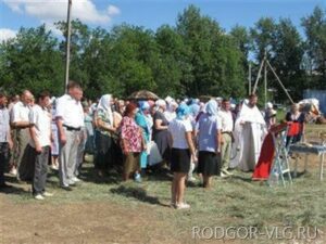 Святую Троицу в Чернышках отметили молебном