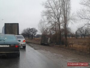 Под Волгоградом иномарка столкнулась с «Газелью»