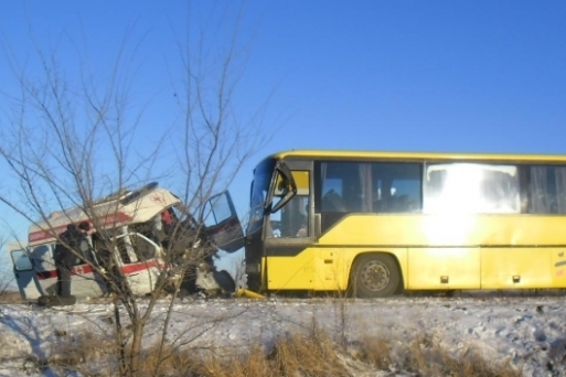 4 человека пострадали в ДТП со «скорой» и автобусом под Волгоградом