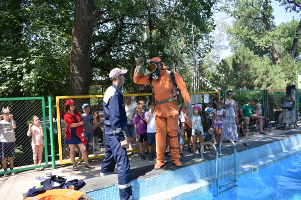 Юным волгоградцам напомнили о правилах безопасности на воде