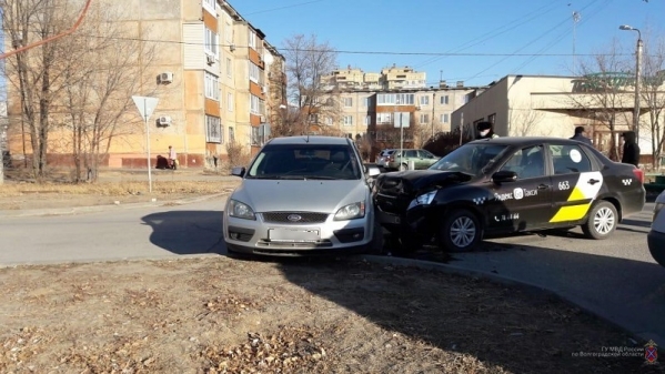 В Волгоградской области в ДТП пострадала 37-летняя женщина