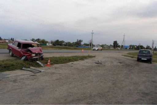 Под Волгоградом трое пострадали в ДТП из-за проколотого колеса