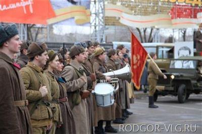 В Волгограде реконструировали митинг победителей 1943 года