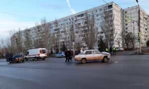 Под Волгоградом столкнулись два отечественных авто, пострадала девушка