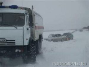 Волгоградские сотрудники МЧС помогли беременной женщине на трассе М-21