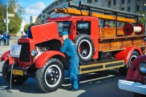 В центре Волгограда в День города показали пожарную технику: фото