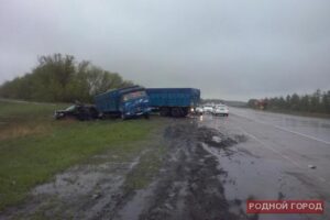 На трассе «Волгоград – Москва» в ДТП с «КамАЗом» погибли двое